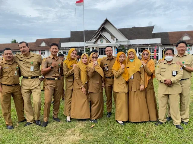 Foto bersama setelah melaksanakan Apel Pagi bersama