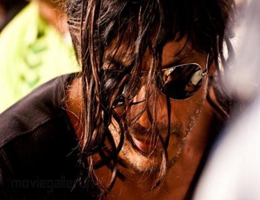 Video Trailer Don 2 Upcoming Movie 2011 : Don 2 First day Collection & Rating