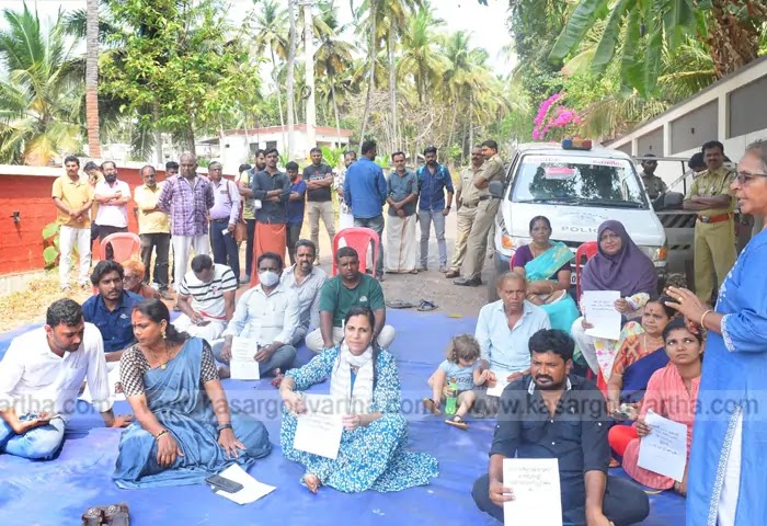 Road blocked demanding Mylpara-Majal road be made passable.
