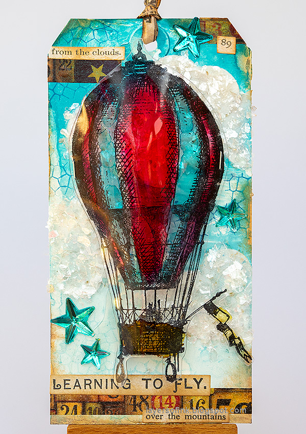 Layers of ink - Hot Air Balloon Tag Tutorial by Anna-Karin Evaldsson.