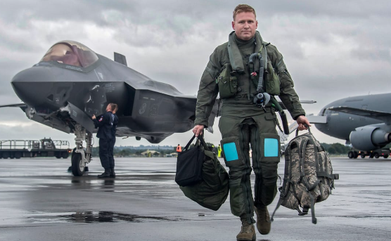 Lockheed Martin Test Pilot Admits F-35 Smarter Than F-16, Here's Why!