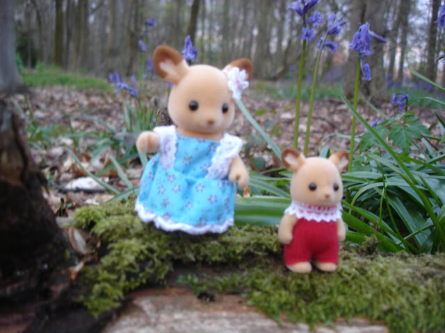 Sylvanian Families Buckley Red Deer Sister & Baby in the Bluebell Woods