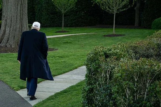 US President Donald Trump walks toward the White House in Washington, D.C., on April 27, 2025. Photo by Annabelle Gordon/AFP