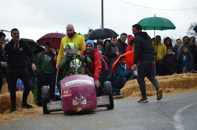 bajada de goitiberas de las fiestas de Cruces