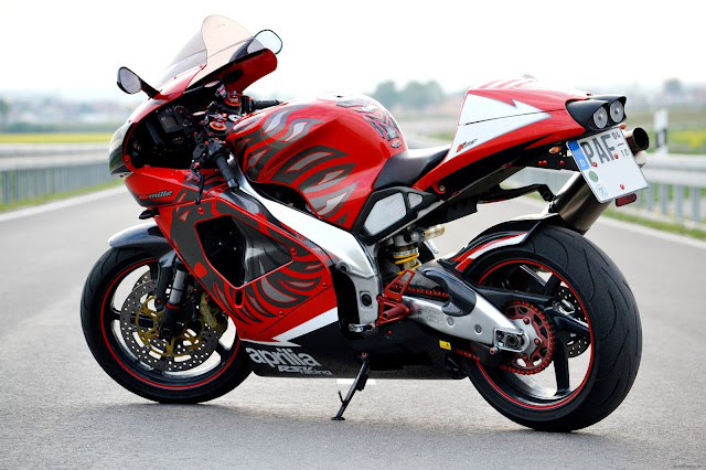 Aprilia RSV 1000R HD Photos