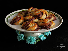 Espirales de hojaldre y Nutella – Rolled puff pastry with Nutella