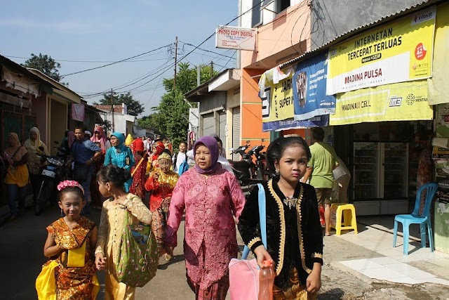 Semarak Hari Kartini, Ribuan Siswa Pawai Baju Adat 