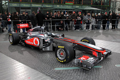 mclaren-mp4-26-f1-2011-Auto-Show_car