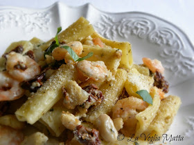 rigatoni con gamberetti, fagioli cannellini e pomodori secchi