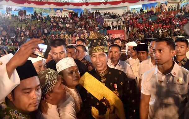 Luapan Antusiasme Masyarakat Riau Sambut Jokowi