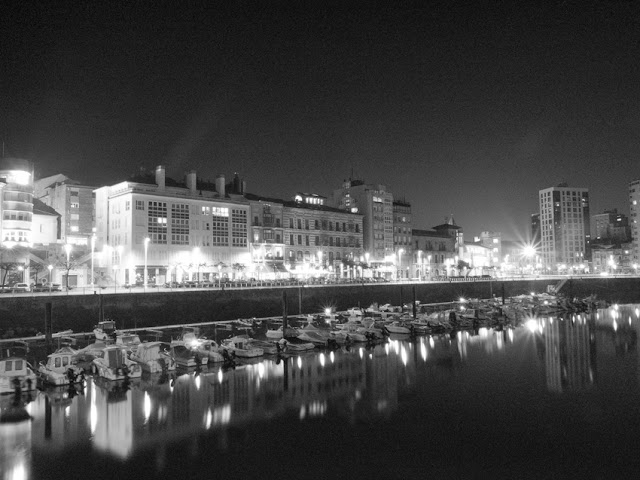 vista del puerto de Gijón, by Pablo Basagoiti Brown / Basagoitiyyo