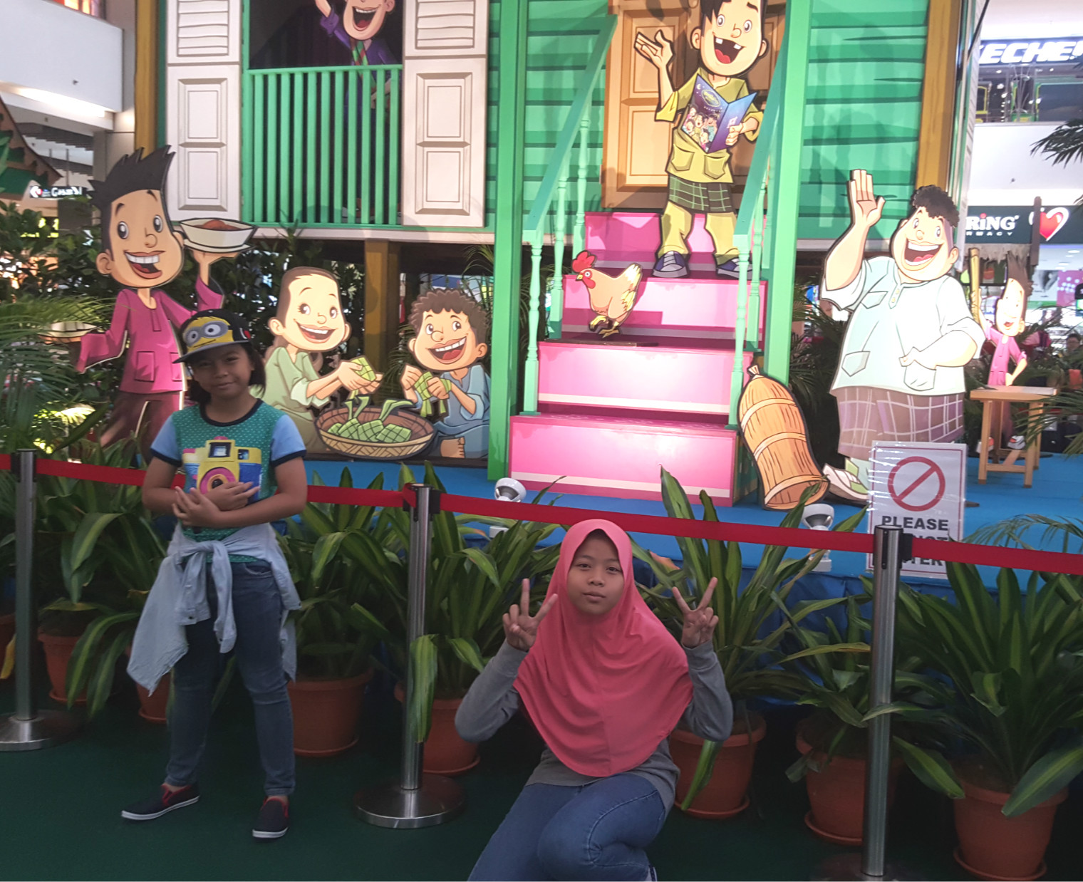 OUR WONDERFUL SIMPLE LIFE: Deko Raya mewarnai Kompleks 