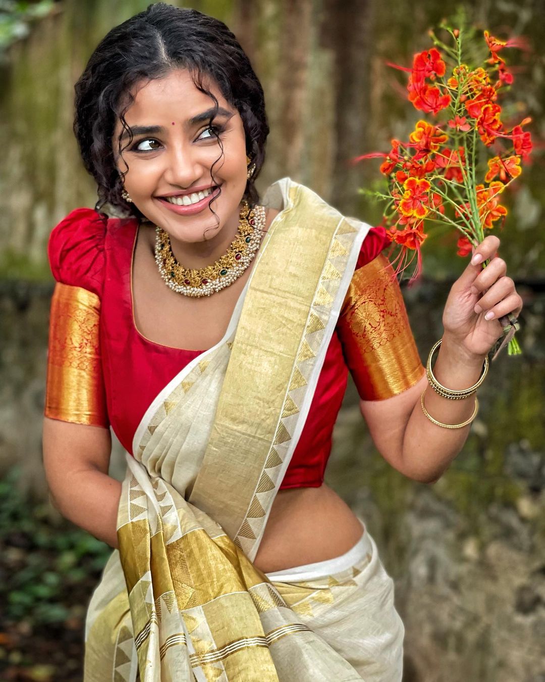 Anupama Parameswaran stunning looks in Blue Saree - Filmify English