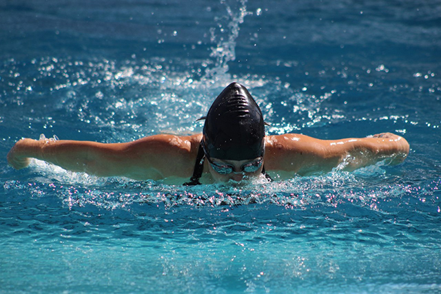 Nadadores de 114 clubes y 24 estados del país toman parte en este certamen que reúne a unos 700 nadadores