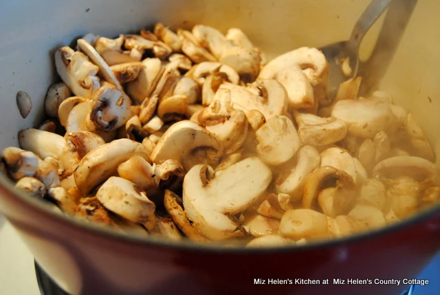 Chicken Tetrazzini at Miz Helen's Country Cottage