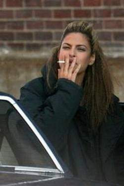 celebrities that smoke