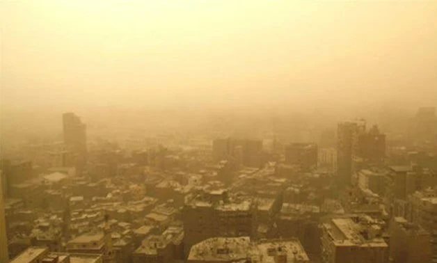 توصية مرضى الجهاز التنفسي بالبقاء في المنزل بسبب عاصفة ترابية شديدة تضرب مصر
