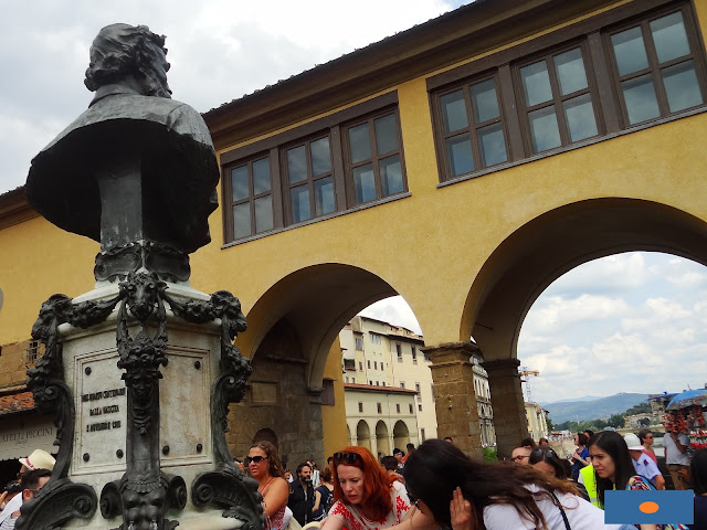Busto di Benvenuto Cellini nel ponte Vecchio, a Firenze