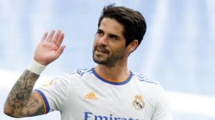 Real Madrid Pays Homage To Leaving Midfielder Isco