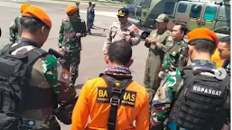 Tim SAR Gabungan Berhasil Mengevakuasi Enam Korban Pesawat SAM Air Yang Jatuh di Hutan Yalimo 
