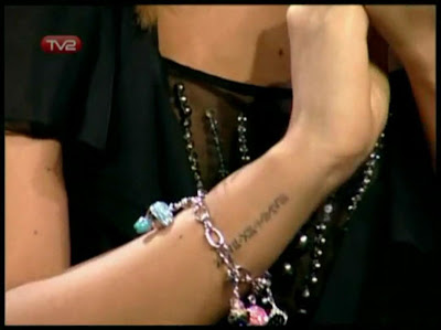 Hadise showing her tatoos