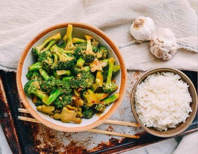 BROCCOLI WITH GARLIC SAUCE #vegetarian #vegan