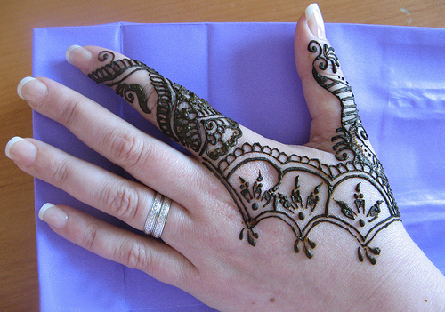 Short Simple Mehndi Designs for Hands and Feet