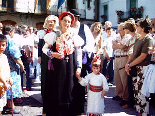 traje ansotano de cofradía