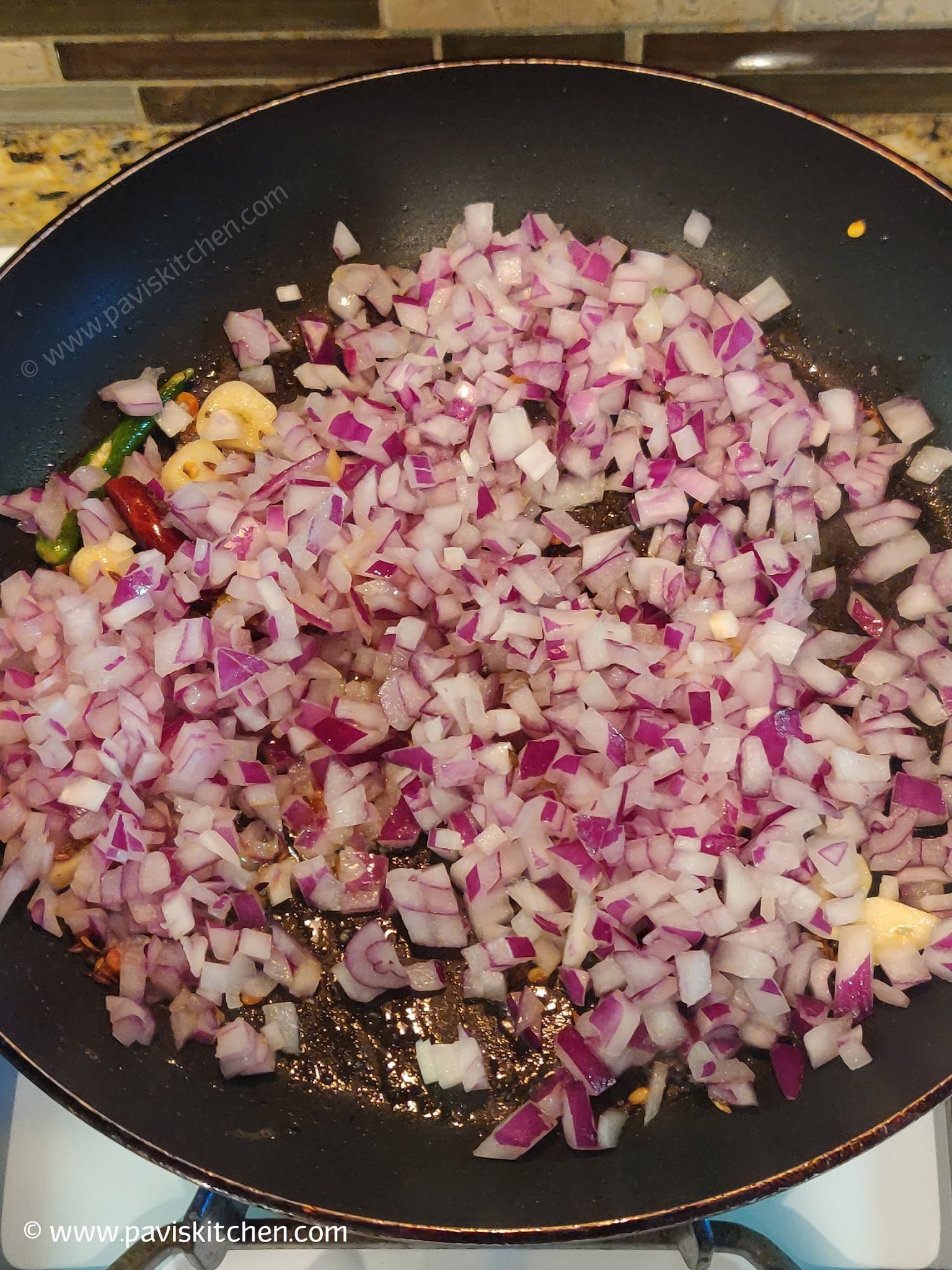 Keerai Poriyal Recipe South Indian Style | Pasalai Keerai Poriyal