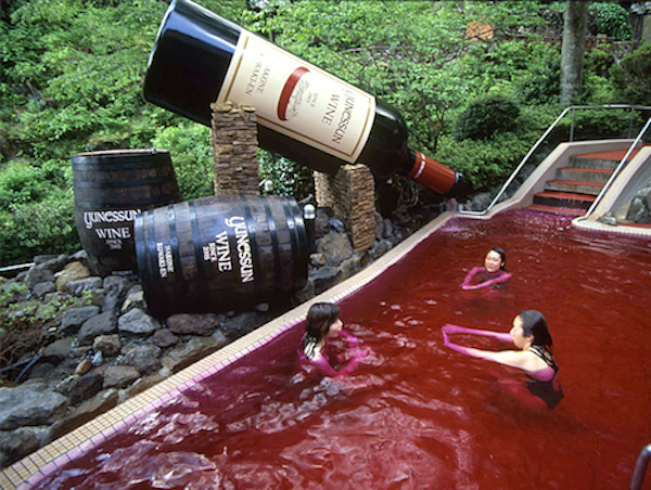 Red Wine Spa Pool in Japan, Yunessun Spa Resort