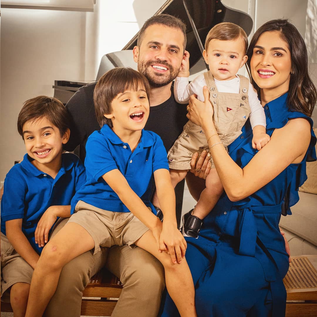 O empresário          Pablo Marçal e sua família
