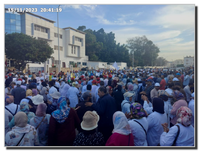 "احتجاجات مئات من معلمين ومعلمات المدارس العمومية في أكادير"