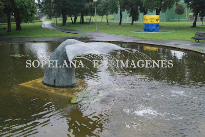 Cola de ballena escultura sopelana