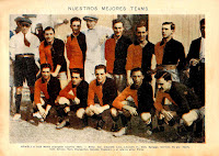 Club Atlético NEWELL'S OLD BOYS - Rosario, Argentina - Temporada 1920-21 - Adolfo Celli, Grenón, Nuin, Bourguiñón, Chabrolin y Pérez (árbitro); Julio Libonatti, Humberto Libonatti, Ernesto Celli, Saruppo y Garrone - El Newell's, en 1921, fue vencedor de la Copa Nicasio Vila, 1ª División de la Liga Rosarina