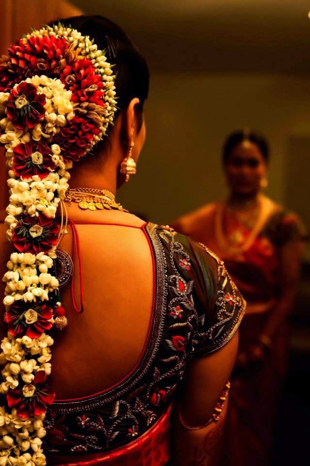Pelli poola Jada: SouthIndian Bridal Hairstyles with flowers