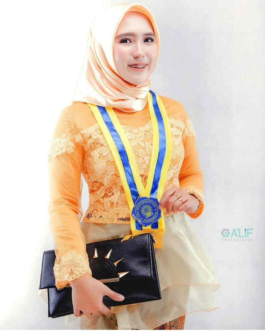 65 Inspirasi Model Kebaya  Wisuda  Modern 2022 Model Baju 