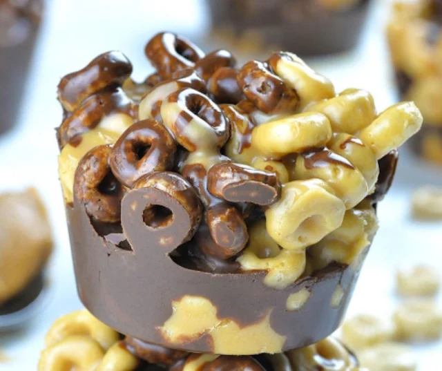 CHOCOLATE PEANUT BUTTER CHEERIOS CUPS