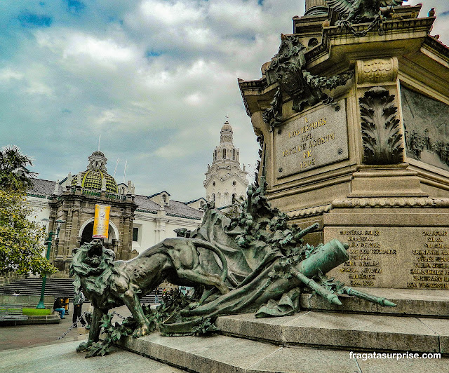 Monumento à Independência do Equador e Catedral de Quito