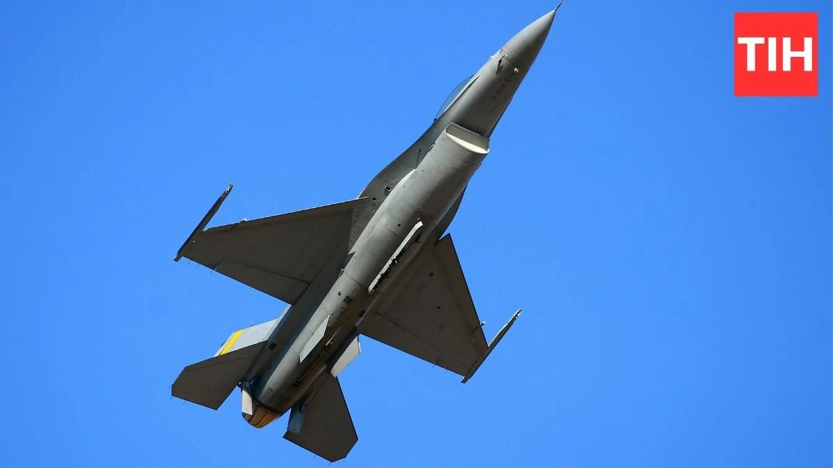 ndian Air Force fighter jets Rafale participating in landing trials on the Ganga Expressway airstrip in Shahjahanpur.