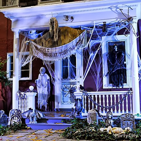 The Domestic Curator: FUN OUTDOOR HALLOWEEN DECOR