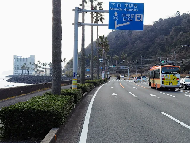 国道135号　宇佐美海岸