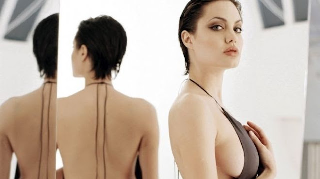لوحة عارية لـ"أنجلينا جولي" دون ثديين تباع في مزاد