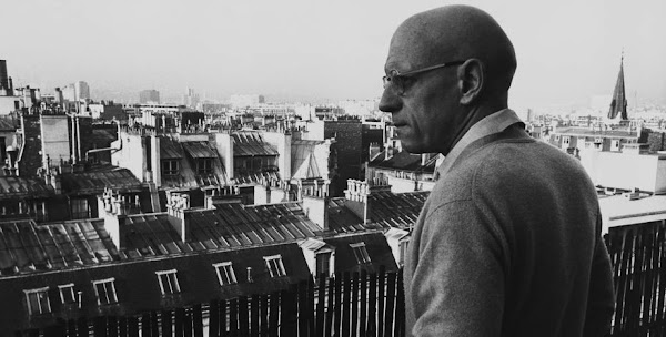 Michael Foucault : 'Defenderse, es negarse a jugar el juego de las instancias de poder'