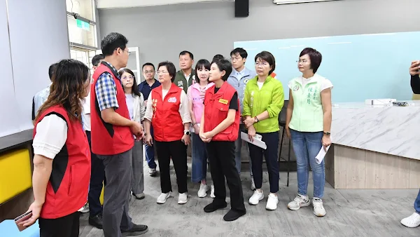 ▲行政院副院長鄭麗君於27日視察隸屬教育部國民及學前教育署管轄的二林工商，彰化縣長王惠美與立委民代陪同前往關心。（彰化縣政府提供）