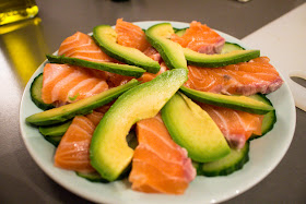 Salmon sashimi with avocado and cucumber | Svelte Salivations