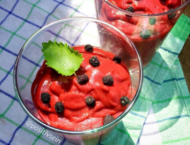 http://zielonekoktajle.blogspot.com/2016/06/truskawki-burak-awokado-acai-melisa.html