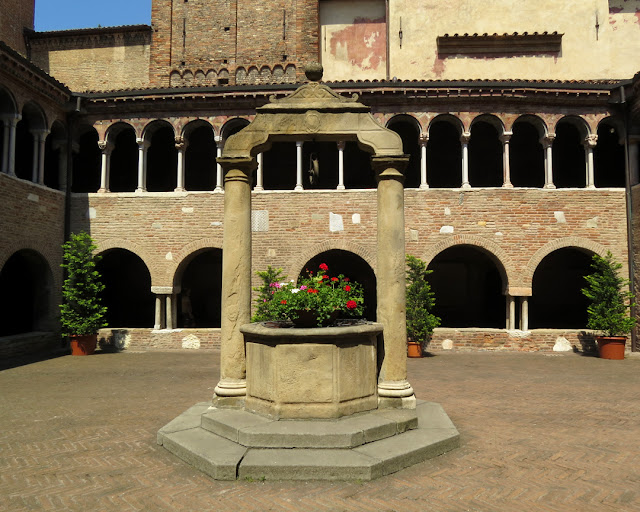 Cloister of the Basilica of Santo Stefano, Piazza Santo Stefano, Bologna