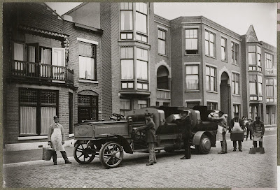 De eerste vuilniswagen in Den Haag