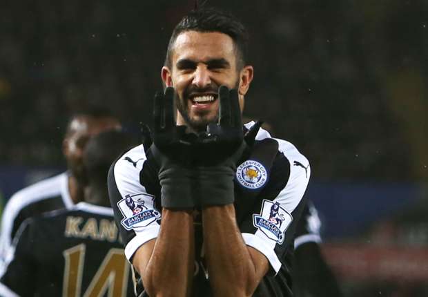 Mahrez milieu droit de Leicester fait le signe JUL