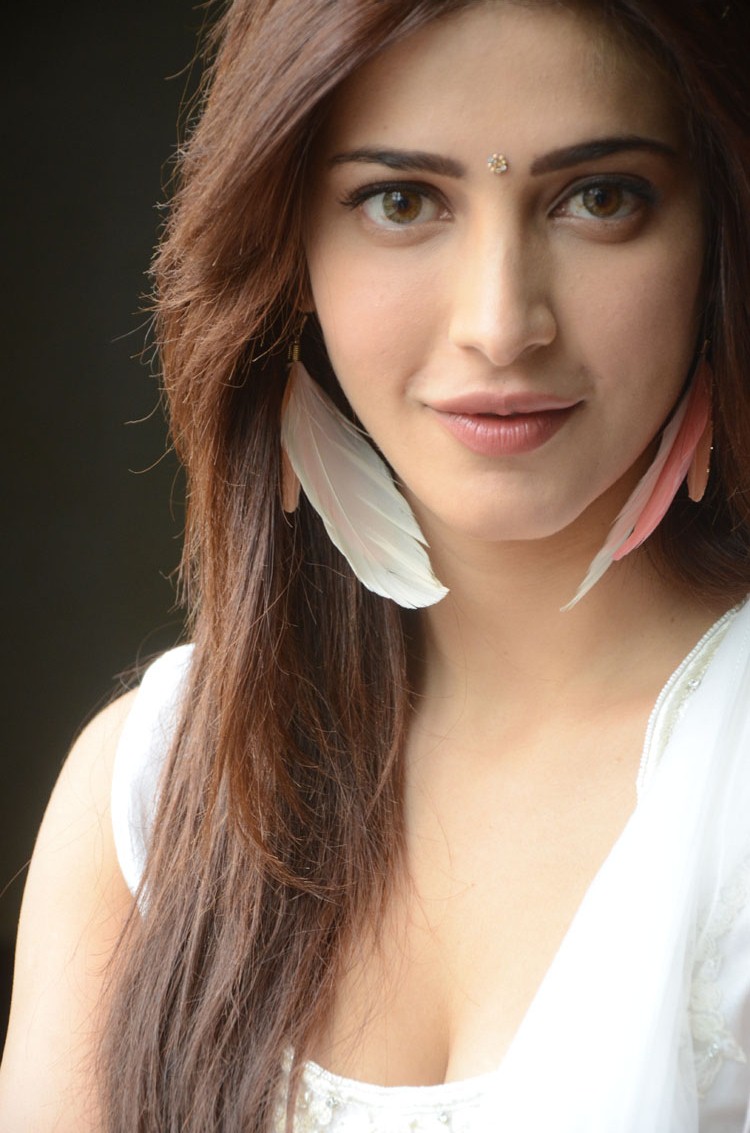Shruthi Hassan Latest Stills